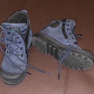 Youth palladium boots size 11